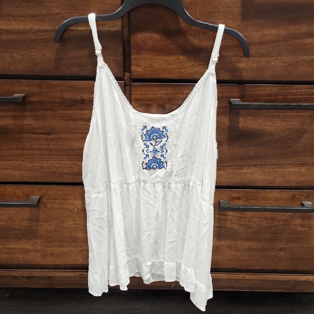 Torrid White Camisole with Blue Embroidery